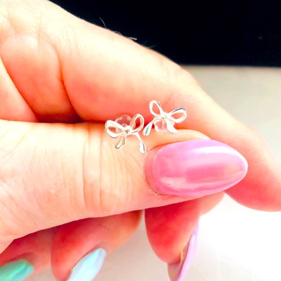 Elegant Mini Pure 925 Silver Bow Earrings - Picture 2 of 10
